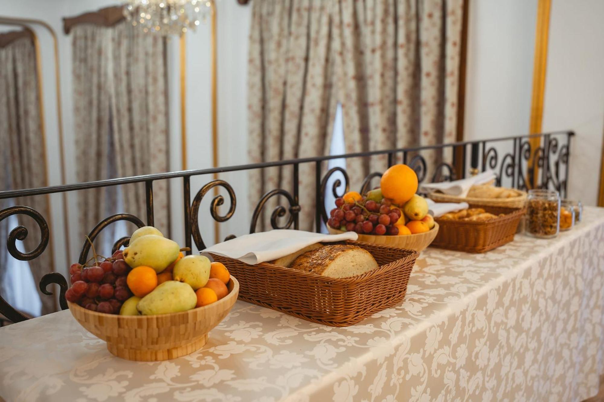 Astoria Grand Hotel Oradea Exterior photo